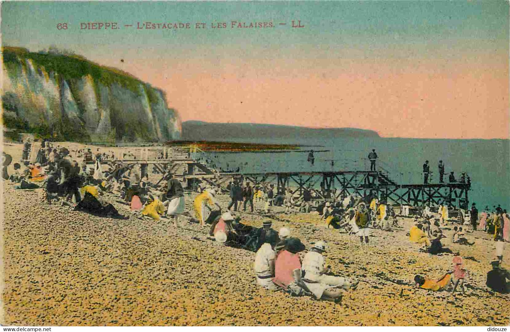 76 - Dieppe - L'Estacade Et Les Falaises - Animée - Scènes De Plage - Colorisée - CPA - Voir Scans Recto-Verso - Dieppe