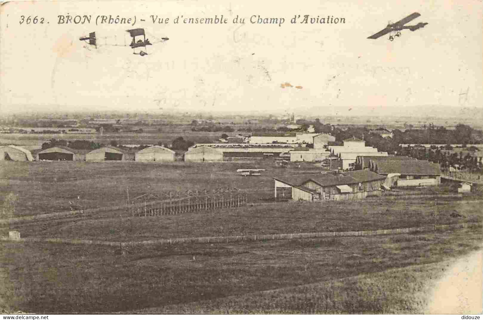 69 - Bron - Vue D'ensembh Du Champ D'Avialion - Animée - Avions - Cachet Du Groupe D'Aviation De Bron - CPA - Oblitérati - Bron