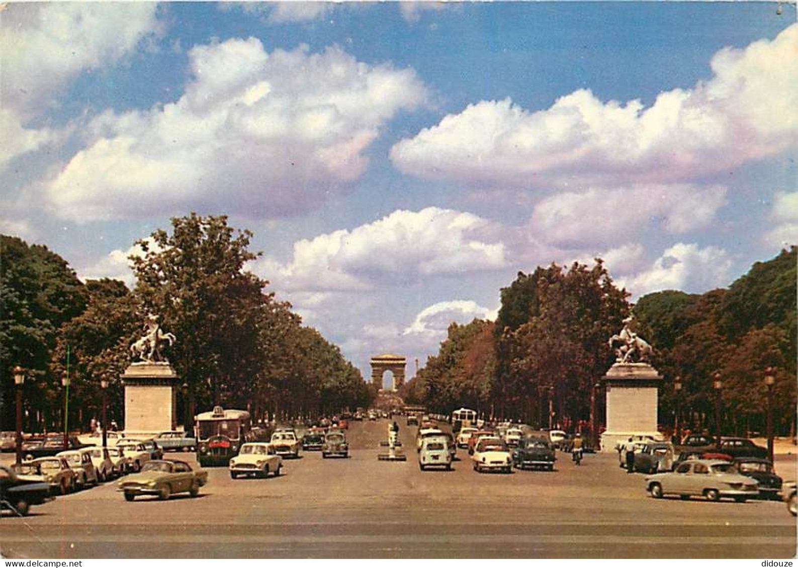 Automobiles - Paris - Les Champs-Elysées Et L'Arc De Triomphe - CPM - Voir Scans Recto-Verso - Toerisme