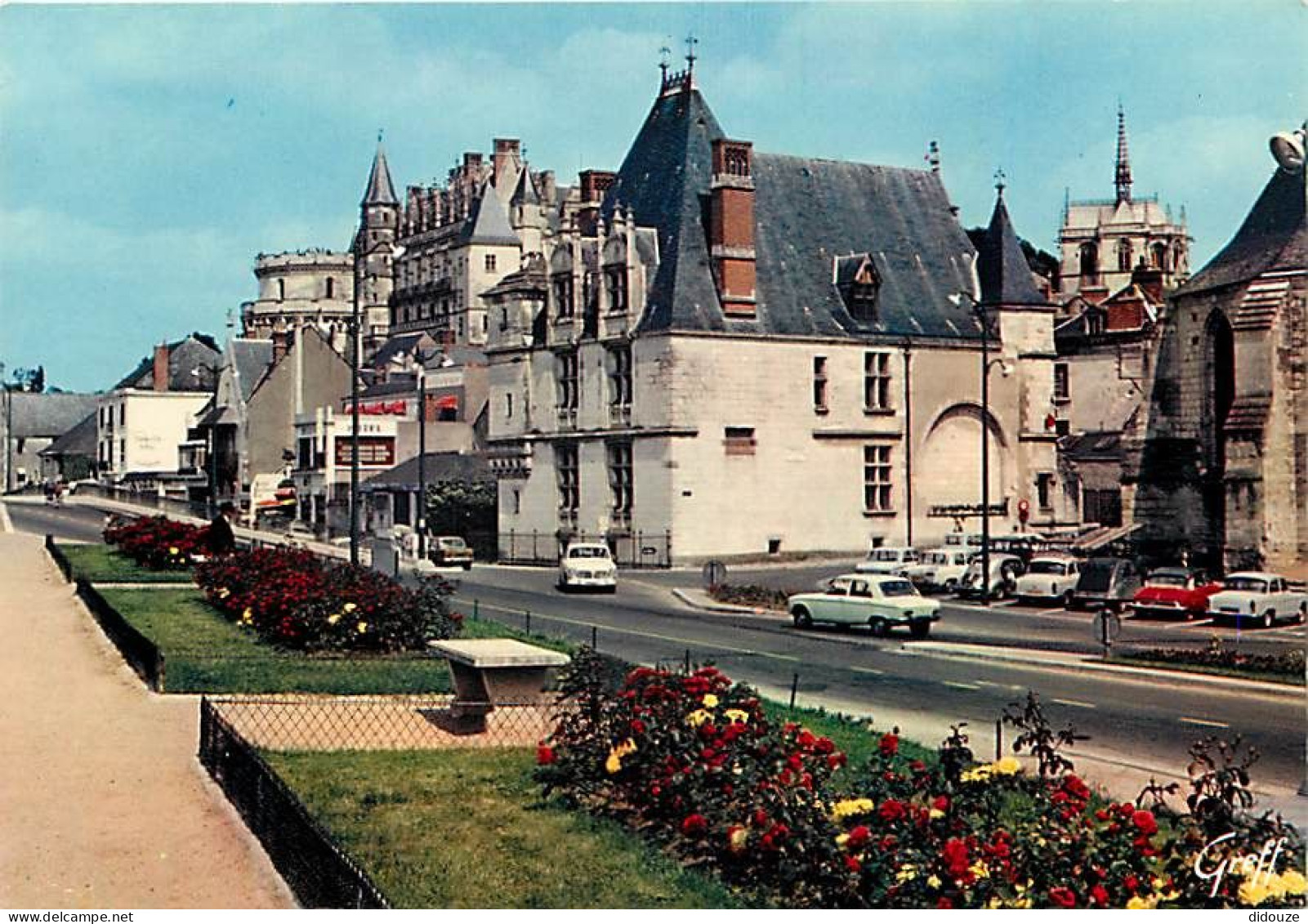 Automobiles - Amboise - Le Château, L'hôtel De Ville Et La Chapelle St-Hubert - Fleurs - Carte Neuve - CPM - Voir Scans  - Toerisme