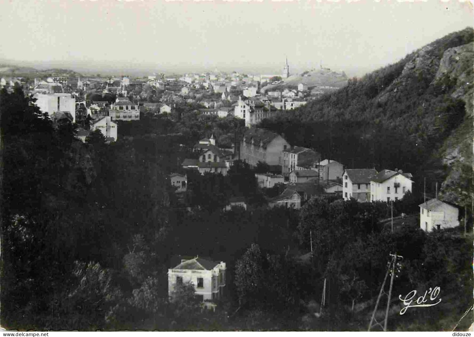 63 - Chatelguyon - Vu De La Vallée De Sans-Soucy - Carte Dentelée - CPSM Grand Format - Etat Pli Visible - Voir Scans Re - Châtel-Guyon