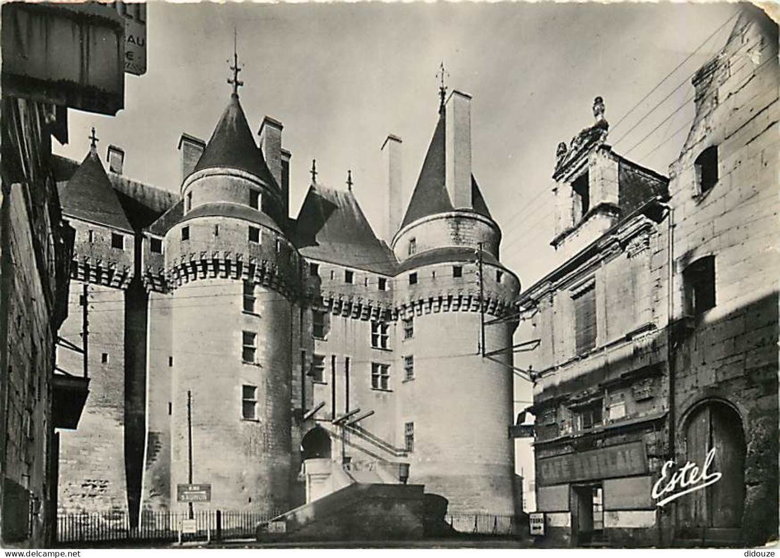 37 - Langeais - L'Entrée Du Château Et La Maison De Rabelais - Mention Photographie Véritable - Carte Dentelée - CPSM Gr - Langeais