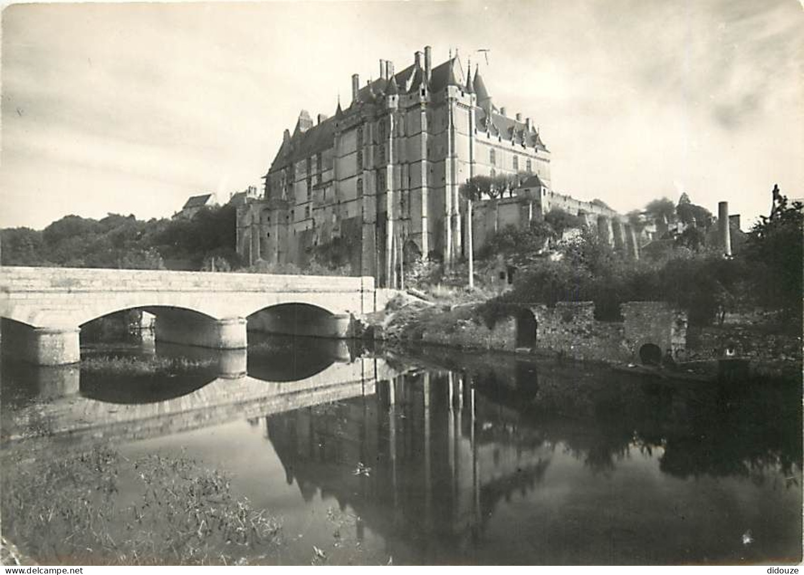 28 - Chateaudun - Le Château - Face Nord - Mention Photographie Véritable - CPSM Grand Format - Etat Pli Visible - Voir  - Chateaudun