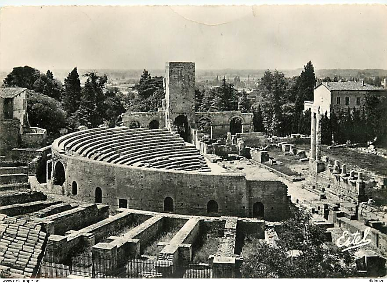 13 - Arles - Vue D'ensemble Du Théâtre Antique - Mention Photographie Véritable - CPSM Grand Format - Etat Pli Visible - - Arles