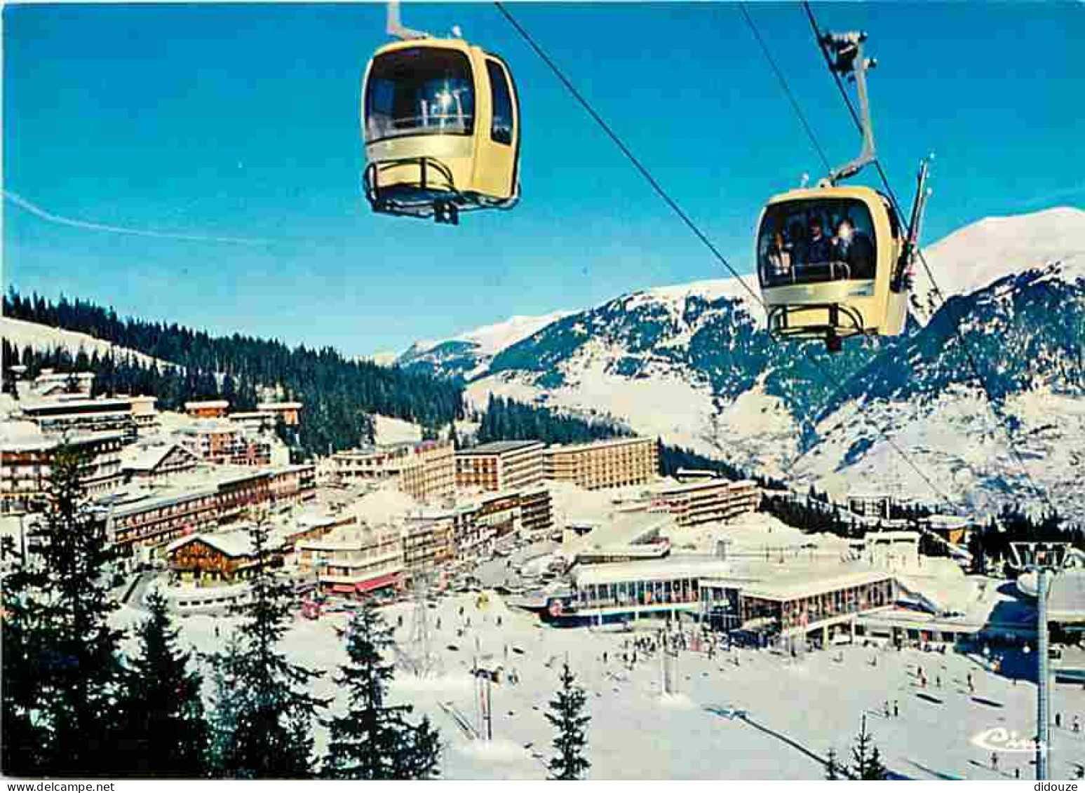 73 - Courchevel - Vue Sur Le Centre De La Station - CPM - Voir Scans Recto-Verso - Courchevel