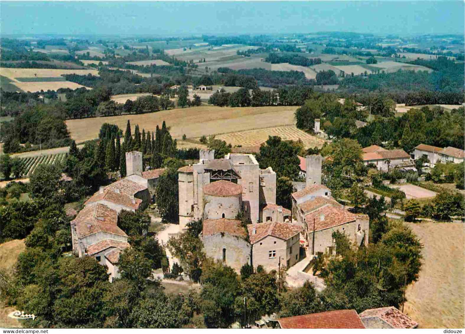 32 - Larressingle - Château Et Ville Fortifiée - Vue Aérienne - CPM - Carte Neuve - Voir Scans Recto-Verso - Autres & Non Classés