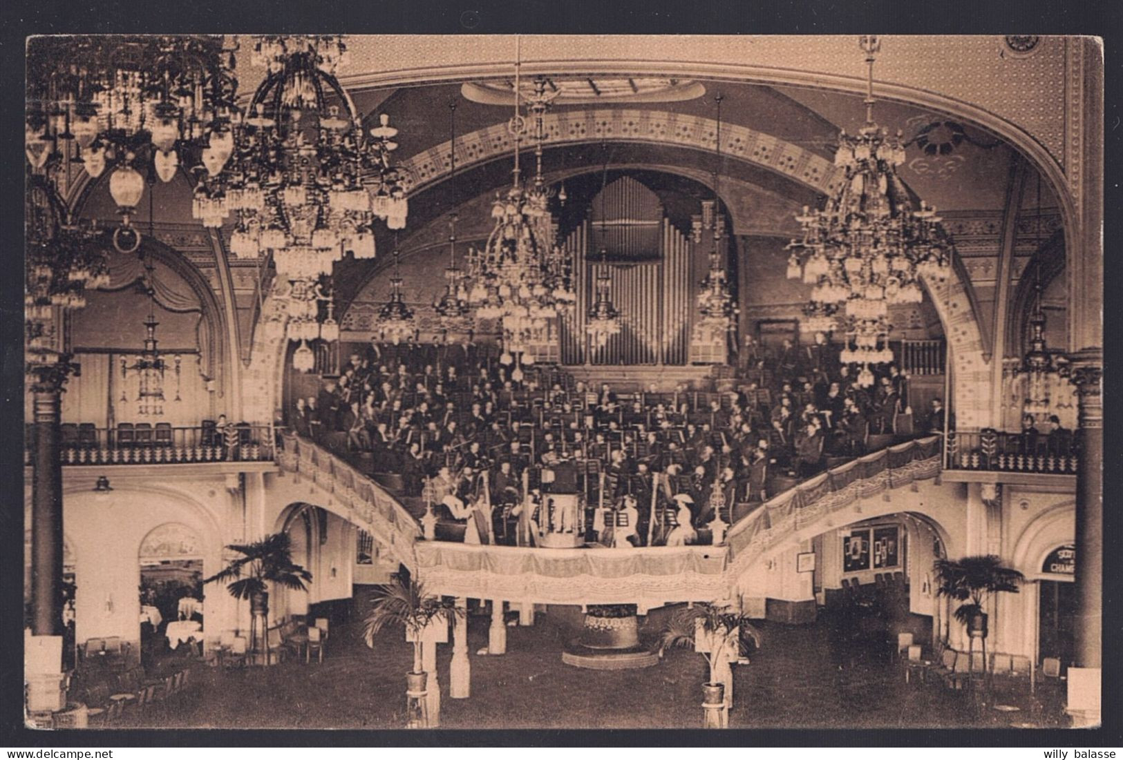 +++  CPA - OOSTENDE - OSTENDE - Intérieur Du Kursaal Et L' Orchestre // - Oostende