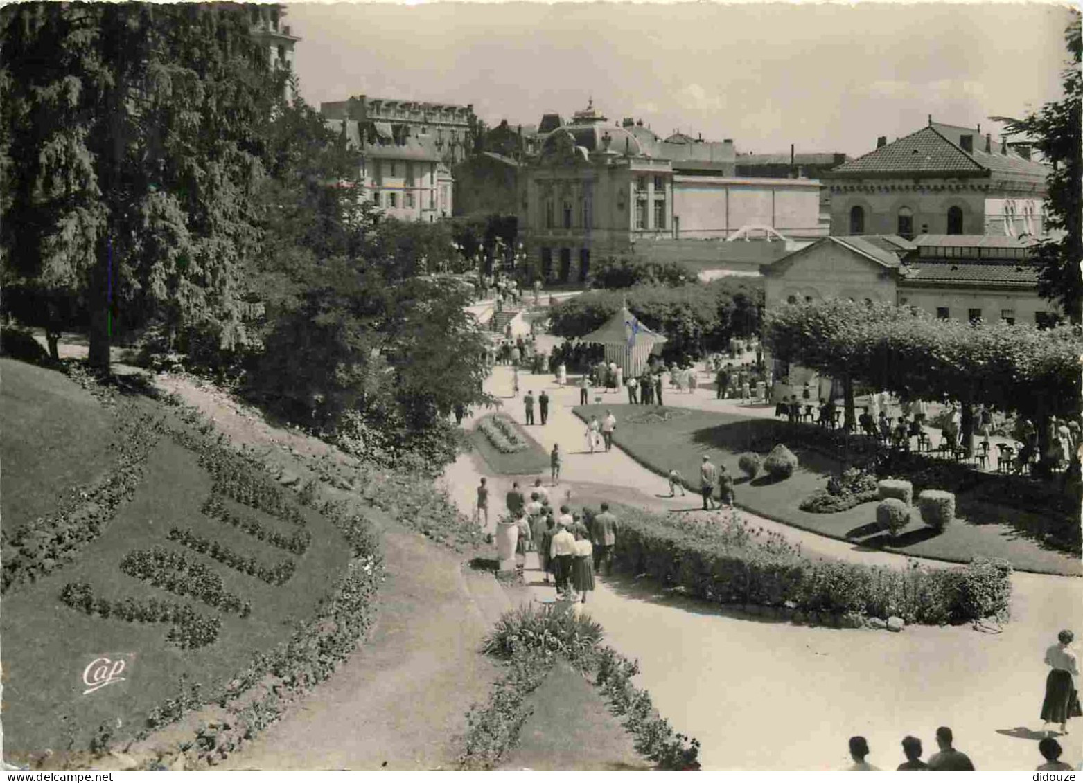 63 - Chatelguyon - Parc Thermal - Animée - Mention Photographie Véritable - Carte Dentelée - CPSM Grand Format - Voir Sc - Châtel-Guyon