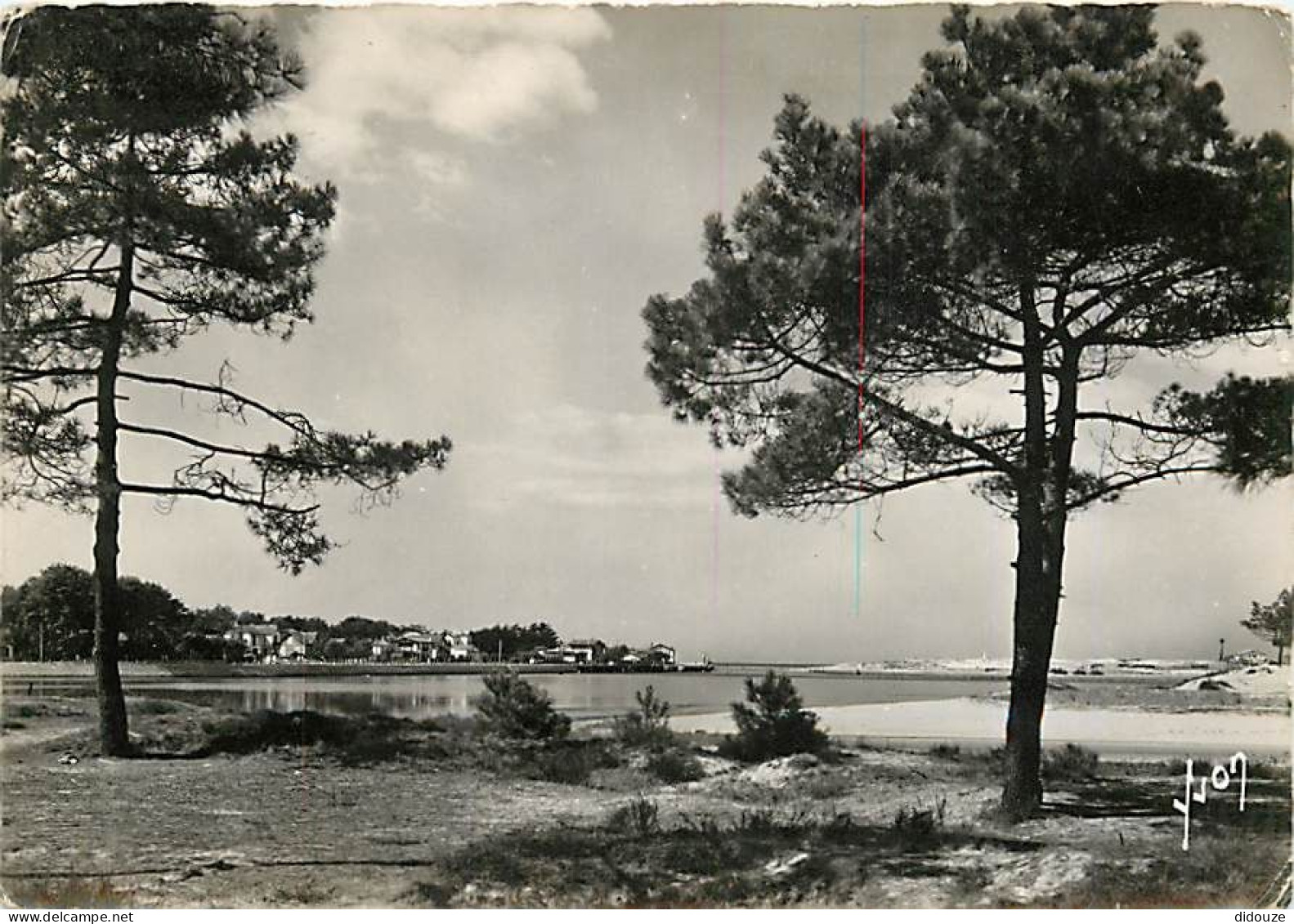 40 - Capbreton - La Bouret Et L'entrée Du Port - Carte Dentelée - CPSM Grand Format - Etat Pli Visible - Voir Scans Rect - Capbreton