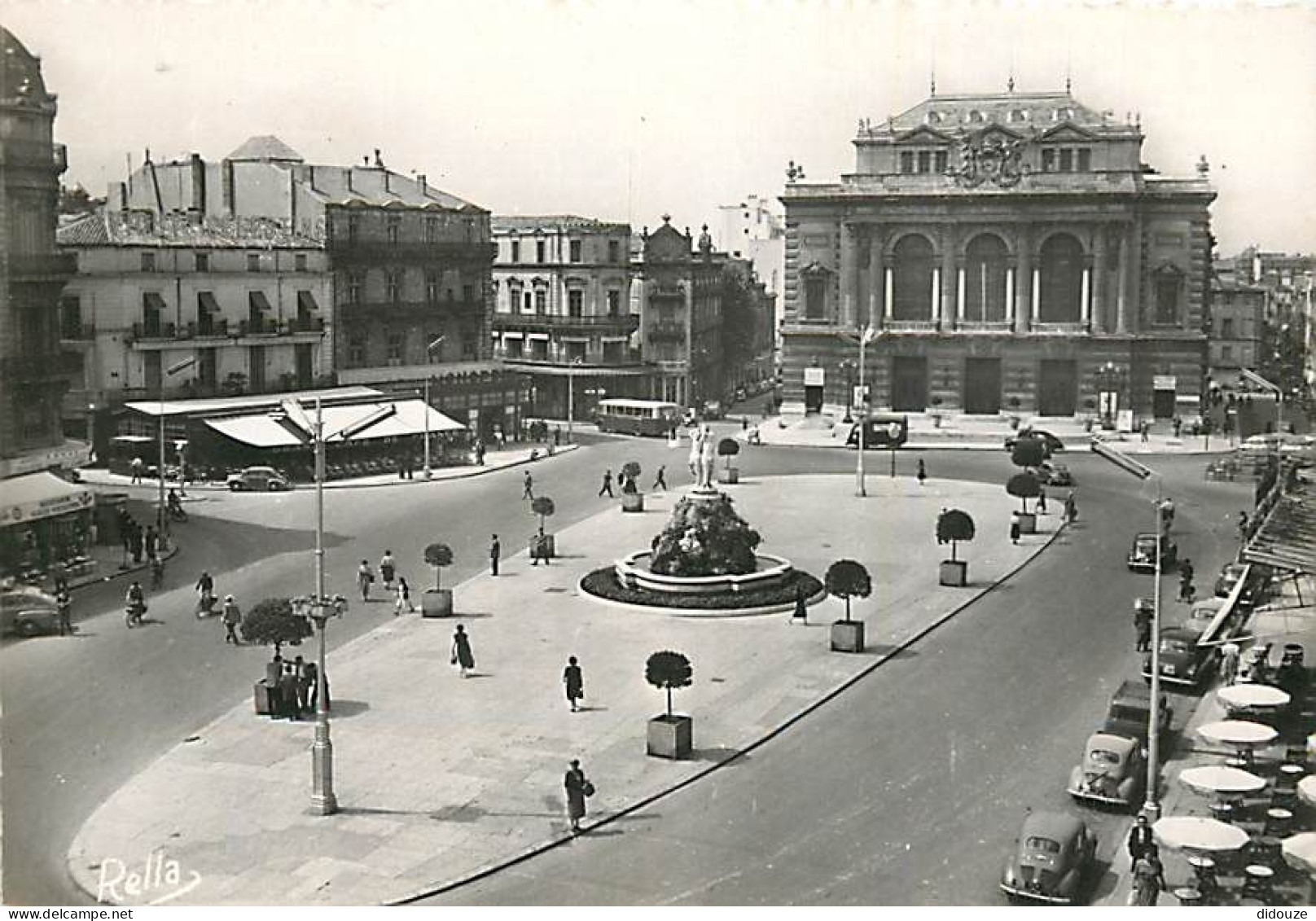 34 - Montpellier - La Place De La Comédie - Automobiles - Animée - CPSM Grand Format - Carte Neuve - Voir Scans Recto-Ve - Montpellier