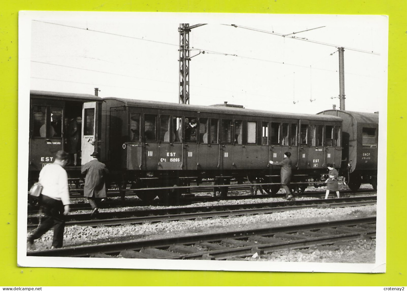 PHOTO TRAIN Wagon Ou Voiture Voyageurs EST De III ème Classe Dans Les Années 60 - Trains