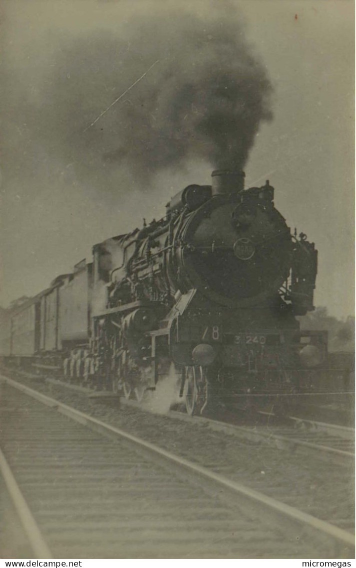 Locomotive 3-240 - Trains