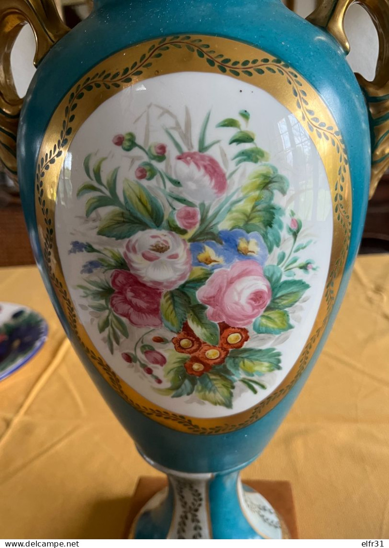 VASE BALUSTRE PORCELAINE DE PARIS - Vasen