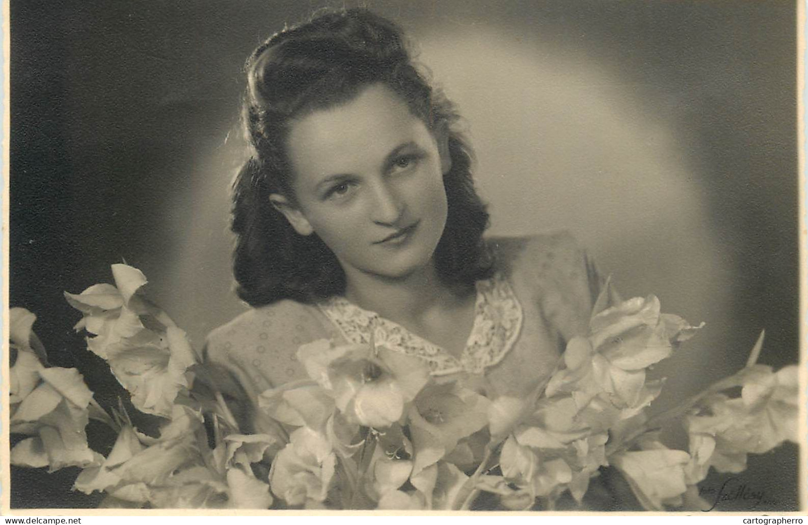 Annonymous Persons Souvenir Photo Social History Portraits & Scenes Elegant Woman Coiffure Flowers - Fotografie