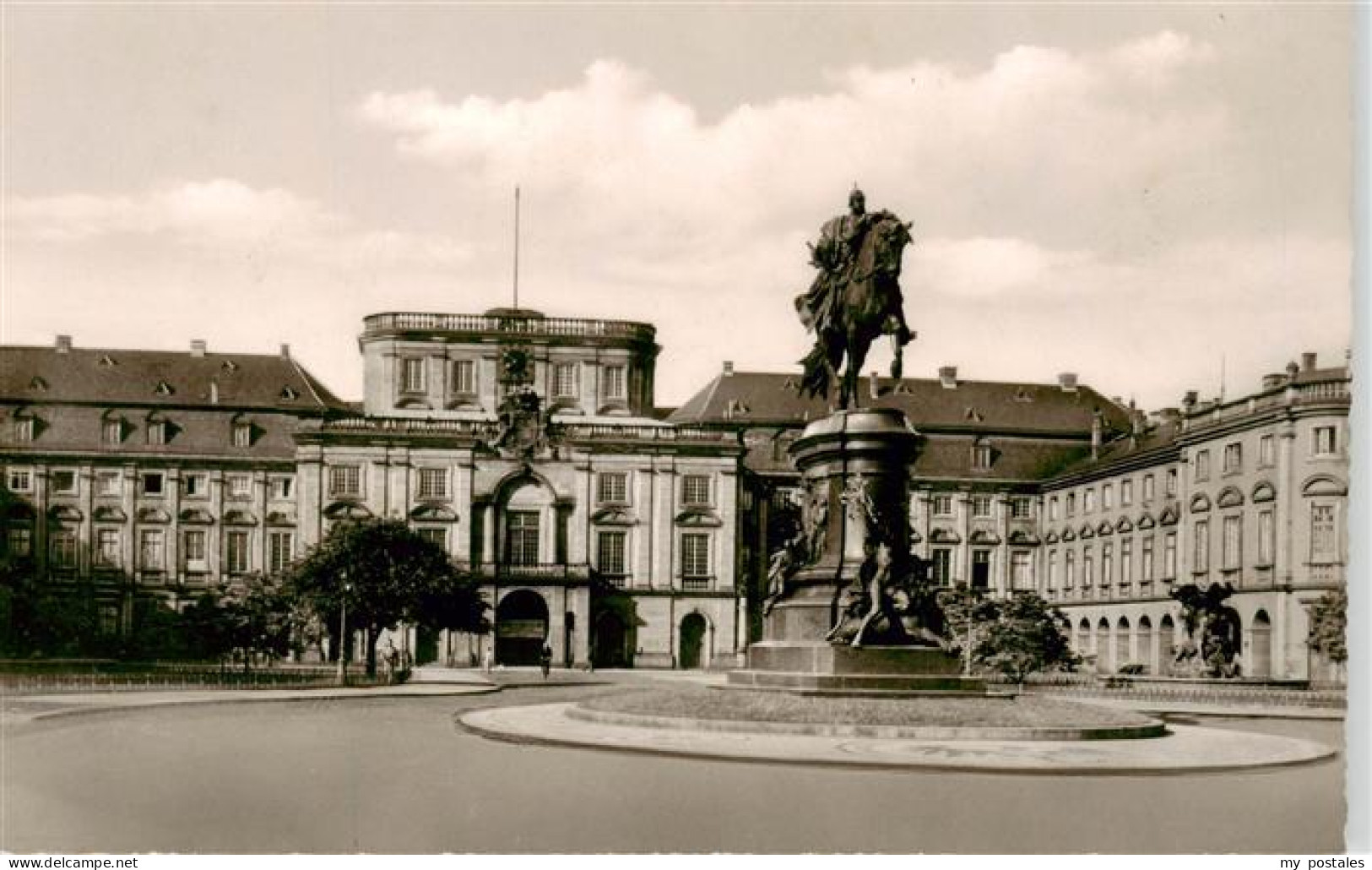 73883911 Mannheim Schloss Und Kaiser Wilhelm Denkmal Mannheim - Mannheim