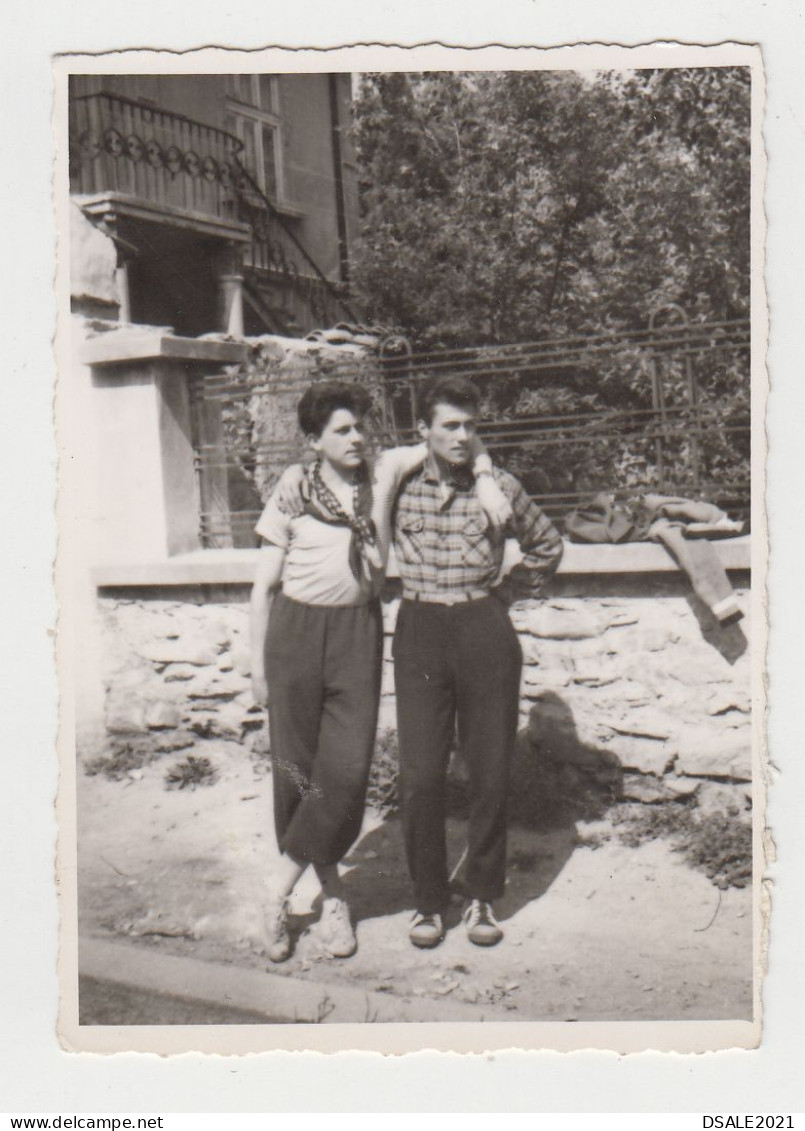 Awesome Guys, Two Young Men Pose Affectionate, Closeness, Vintage Orig Photo Gay Int. 5.9x8.2cm. (16592) - Persone Anonimi