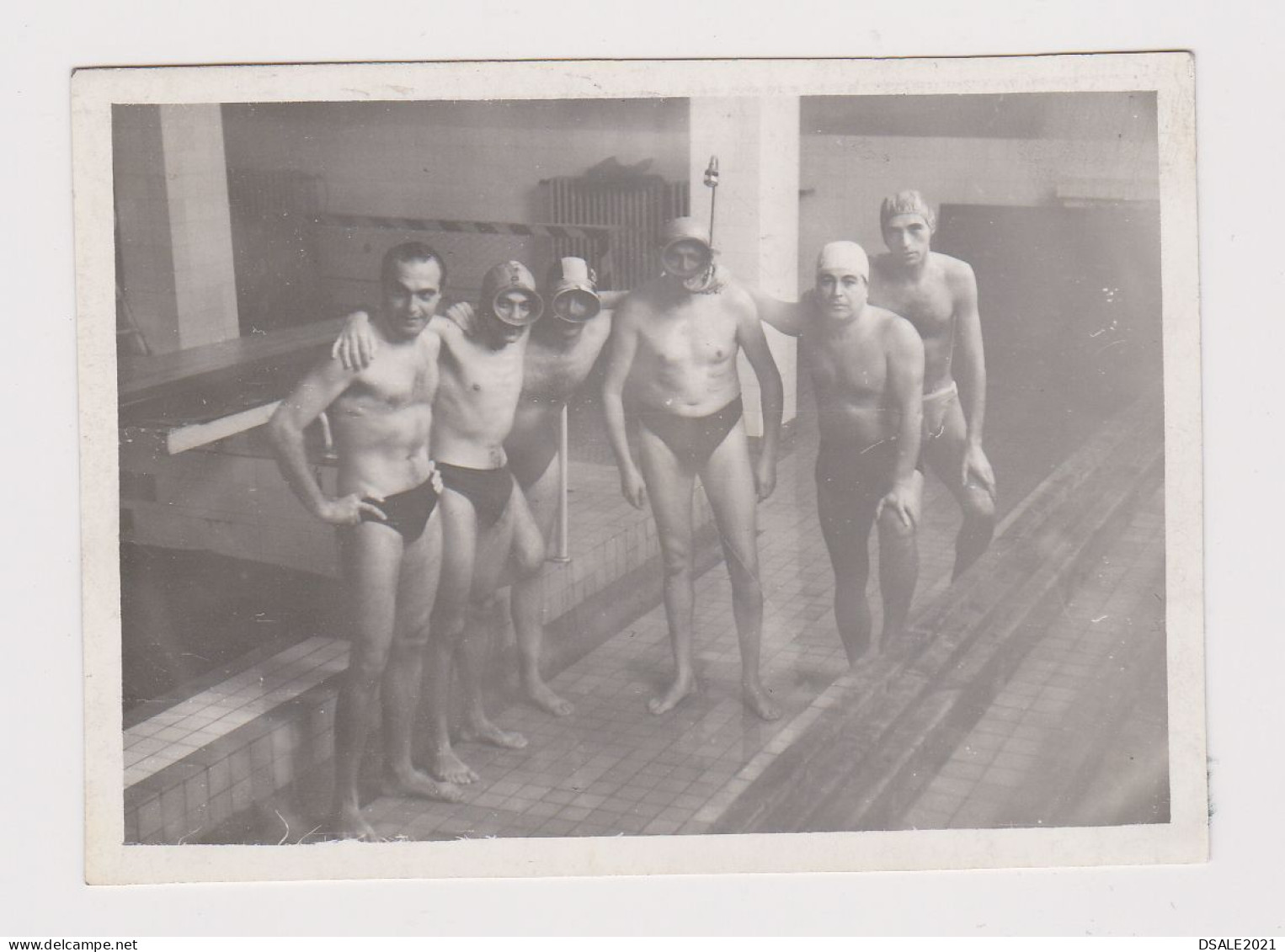 Group Shirtless Men, Swimmers With Trunks, Portrait, Vintage Orig Photo 8.5x6.1cm. (55224) - Persone Anonimi