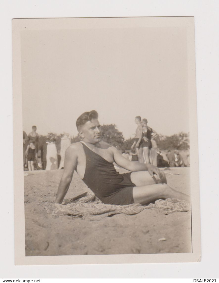 Handsome Young Man With Swimwear, Summer Beach Portrait, Vintage Orig Photo Gay Int. 6.4x8.6cm. (55249) - Persone Anonimi