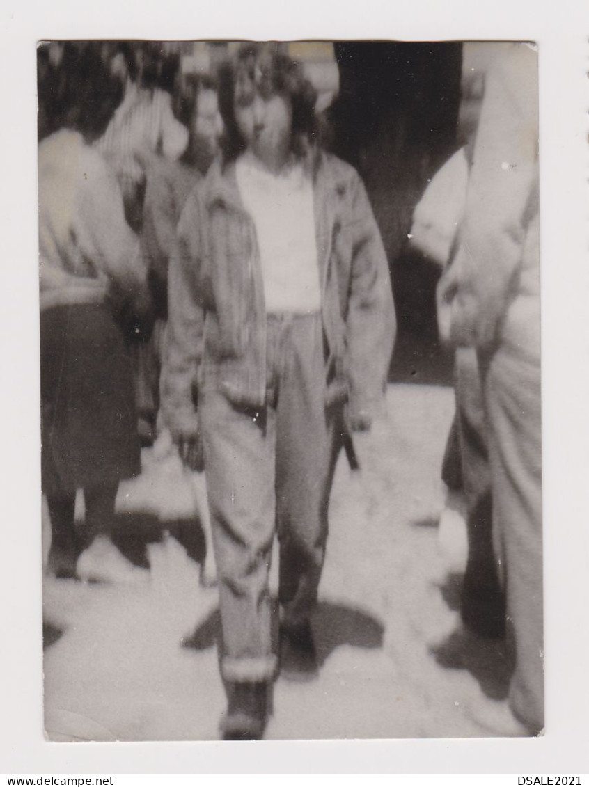 Person, Pose On Street, Blurred Unfocused Scene, Abstract Surreal Vintage Orig Photo 6.5x9cm. (55585) - Persone Anonimi