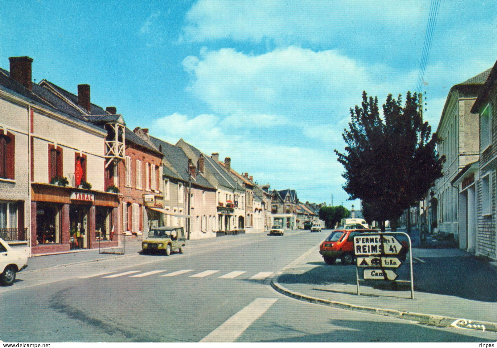 (02) SISSONNE Rue De Lattre De Tassigny Le Tabac Voiture Auto Car Méhari Citroen R5 N° 02720 088 0070 ( Aisne ) - Sissonne