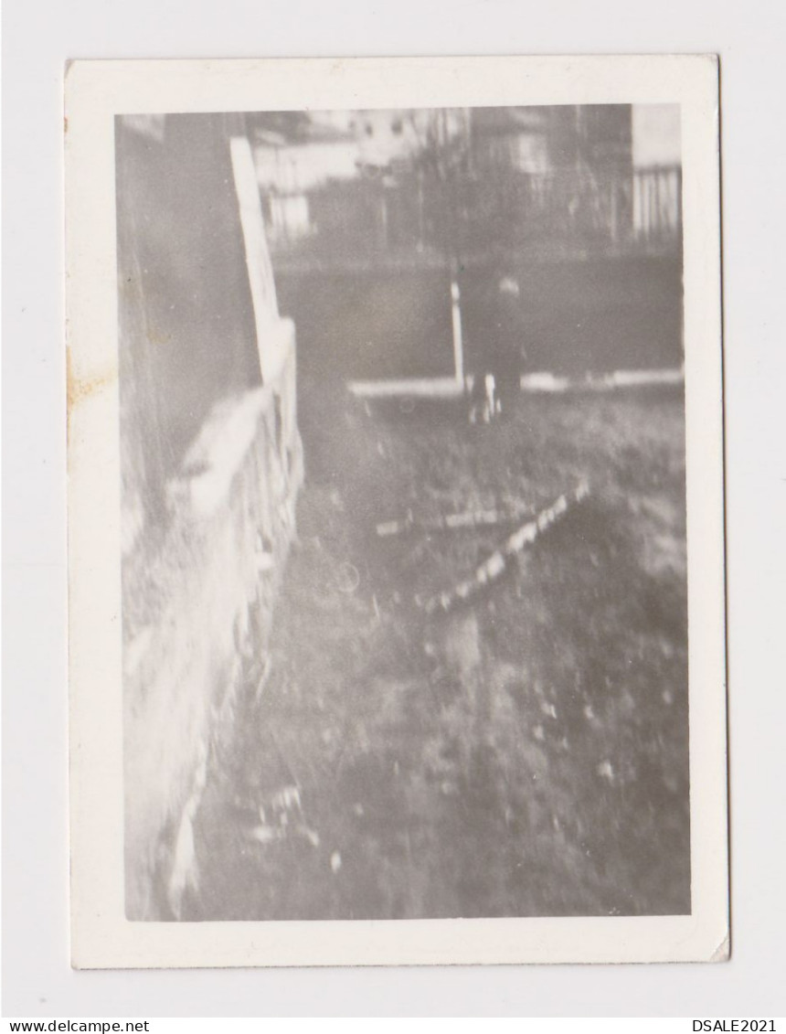 Odd Unfocused Scene, Bad Exposure, Abstract Surreal Vintage Orig Photo 6.4x8.9cm. (54610) - Objects