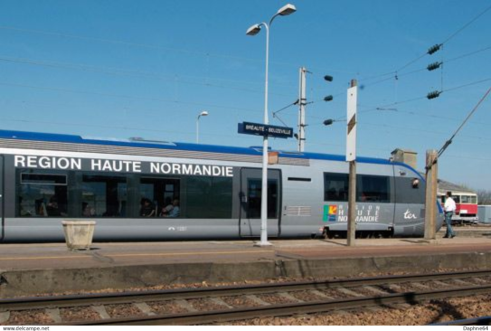 Bréauté - SNCF - Train à Quai Et Agent Nommé 6090 Et 6096 ( 2CP) - Autres & Non Classés