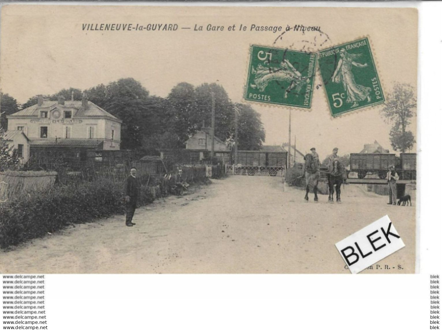 89 . Yonne .  Vileneuve La Guyard : La Gare  Et Le Passage A Niveau . - Villeneuve-la-Guyard