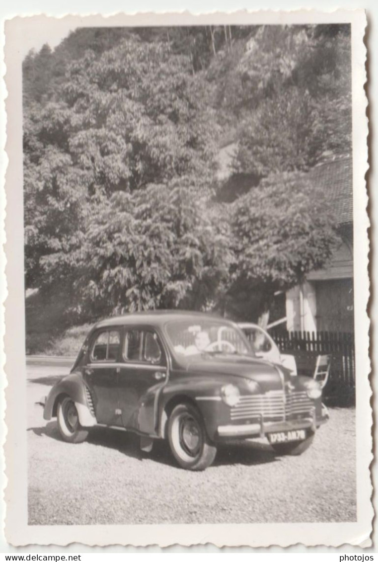 Photo Automobile  Voiture 4 Cv Renault Immatriculée 78    1952 - Automobiles