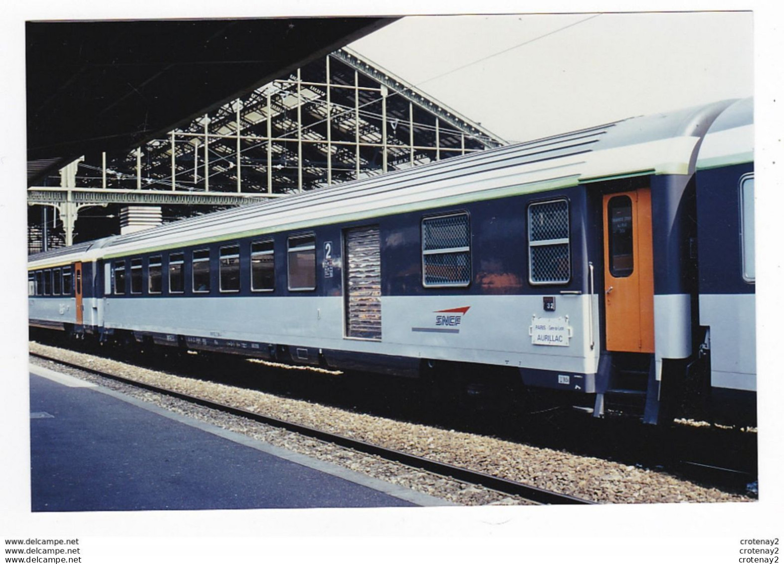 PHOTO Originale TRAINS Wagon Ou Voiture Mixte Fourgon Et Voyageurs SNCF De 2ème Classe Pour AURILLAC Non Datée - Treni