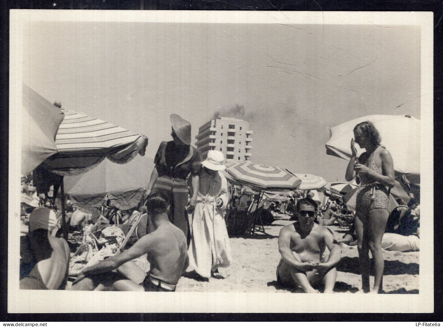 Uruguay - 1939 - Punta Del Este - People At Playa Brava Beach - Couples