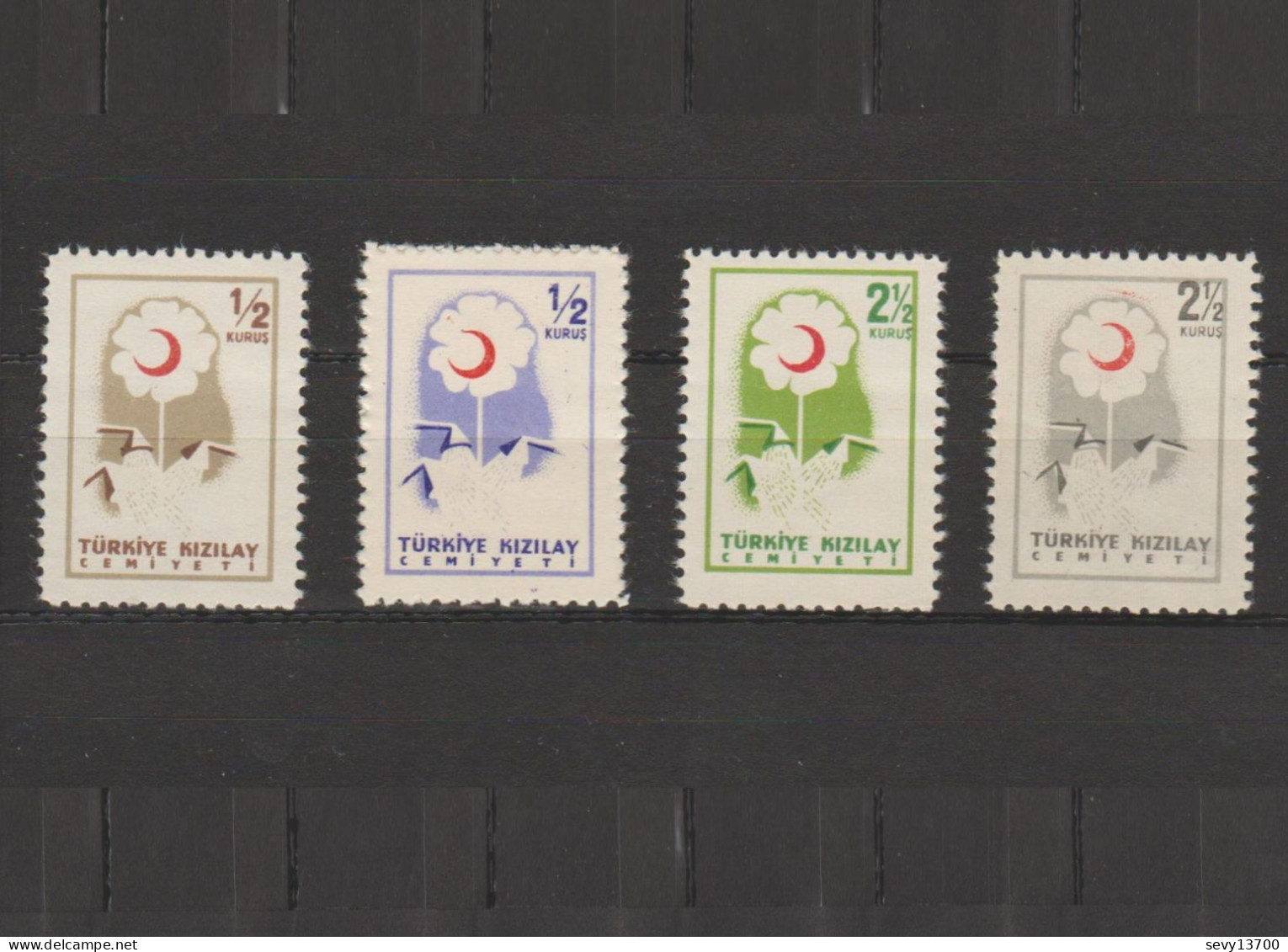 10 Timbres De Bienfaisance - Croissant Rouge - Neufs - Année 1957 Et Année 1954 - Charity Stamps