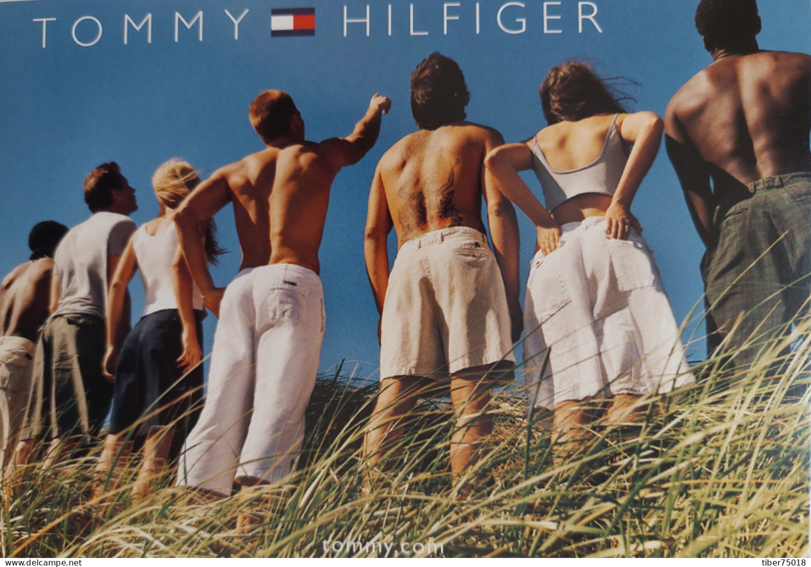 Carte Postale - Tommy Hilfiger (mode - Vêtements) (groupe D'hommes Et De Femmes Torses Nus De Dos) - Moda