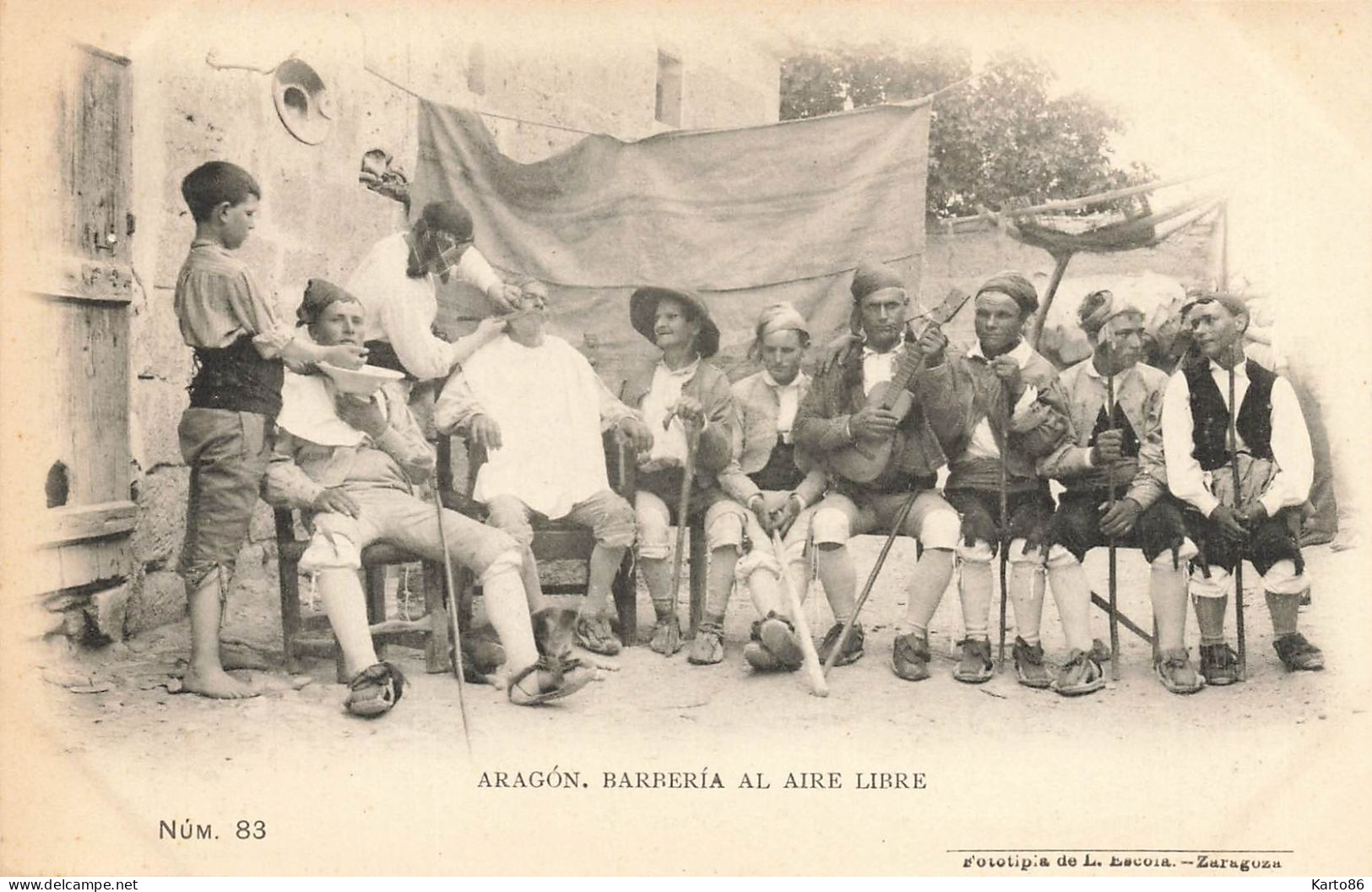 Barberia Al Aire Libre * Barbier Métier Coiffeur Coiffure * Aragon Espana - Autres & Non Classés