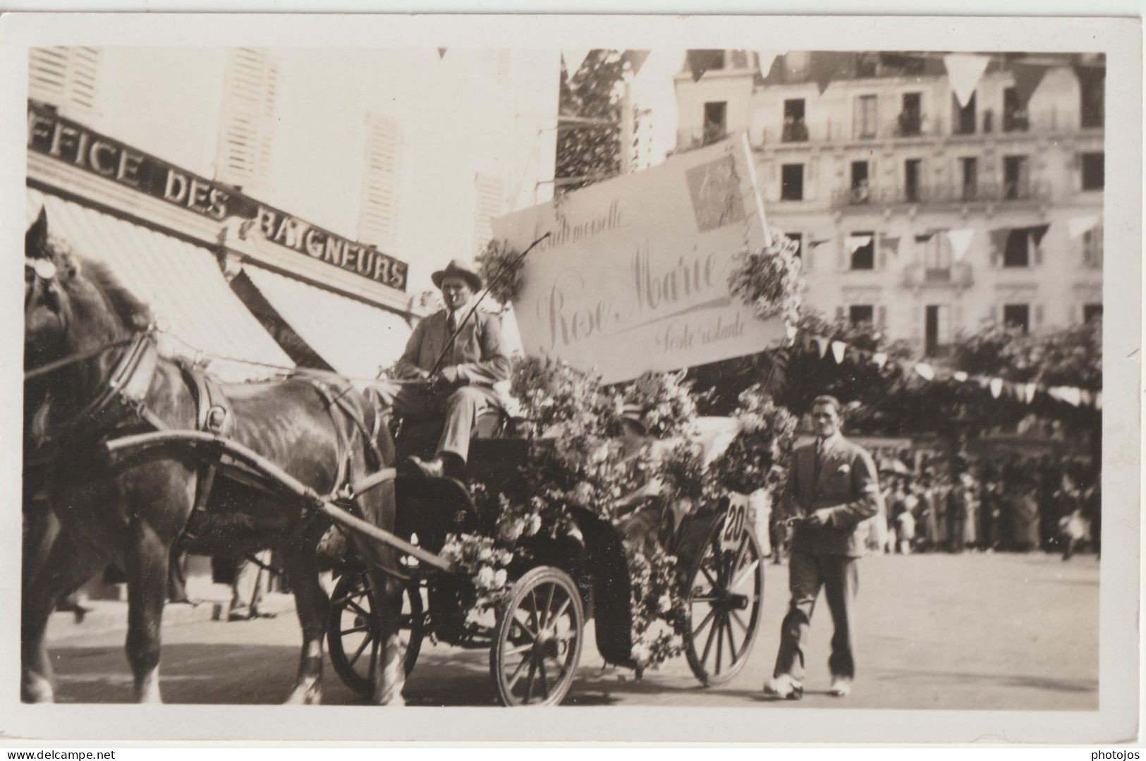 Lot De 3 Carte Photo Evian  (74)   RARE  Trois Vues Des Chars De La Fête Des Fleurs  Près De L'office De Tourisme - Orte