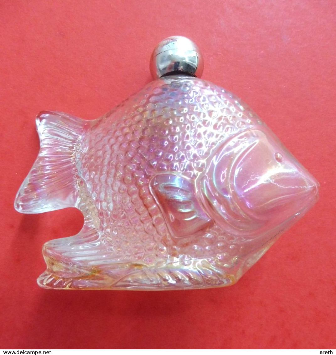 Flacon  Eau De Cologne Sweet Honesty AVON En Forme De Poisson - Bottles (empty)