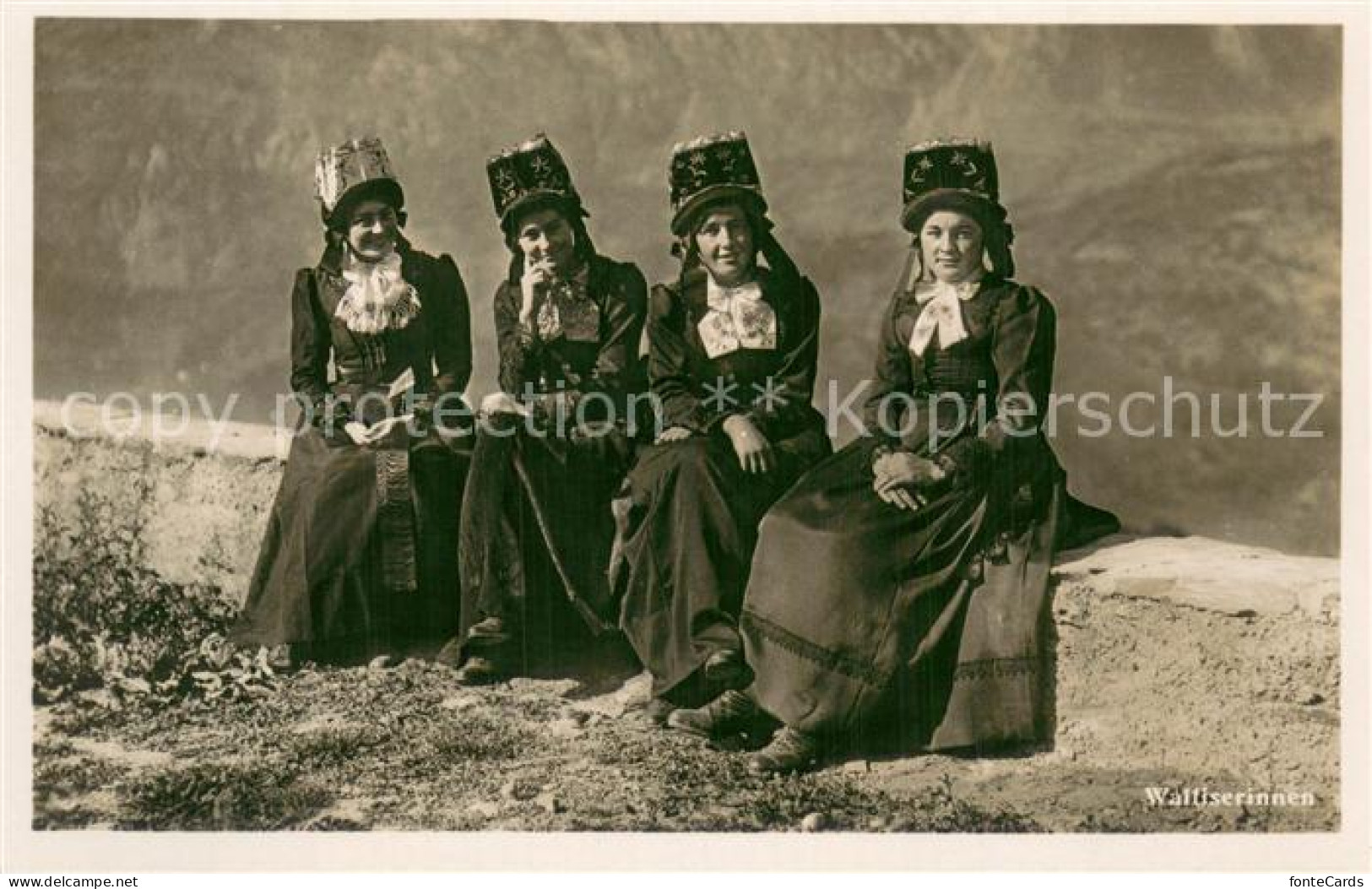 13767100 Wallis Valais Kanton Walliserinnen In Tracht Wallis Valais Kanton - Other & Unclassified