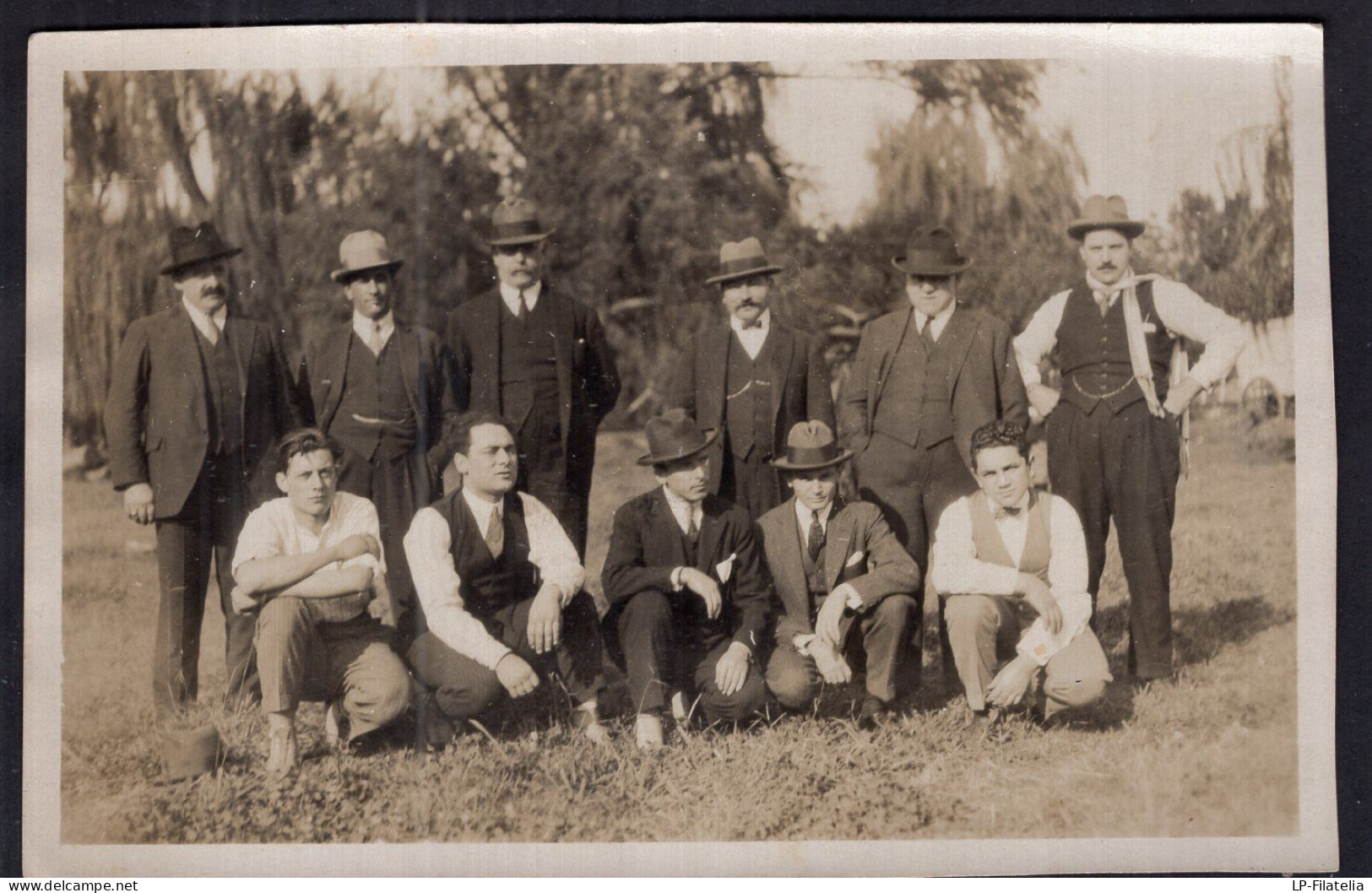 Postcard - Men - Group Of Men Posing - Hombres