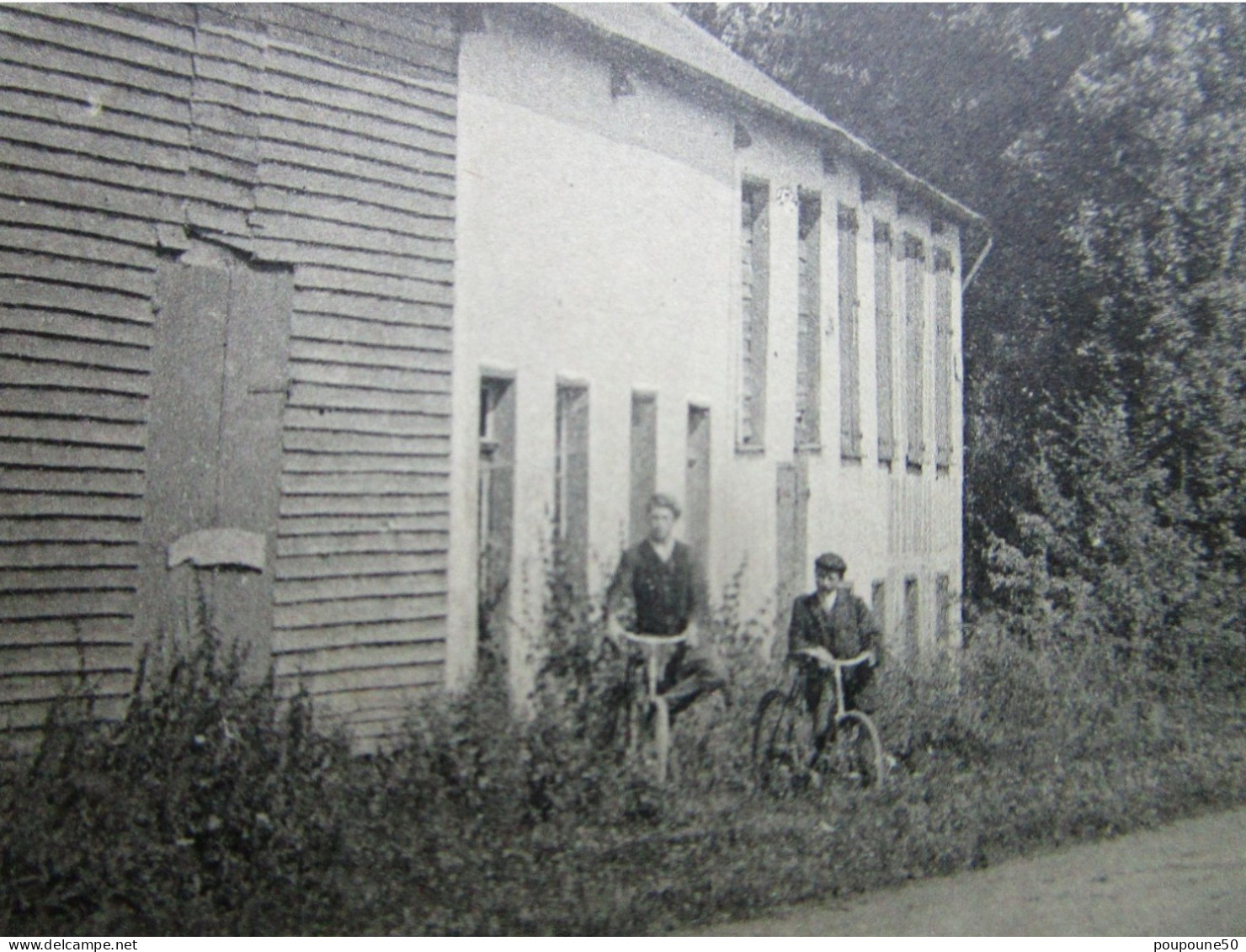 CPA 02 Aisne BRUNEHAMEL Prés Rozoy Sur Serre -  L'Ancienne Tannerie , Route D'Aubenton , Cyclistes  Timbrée 1910 - Altri & Non Classificati