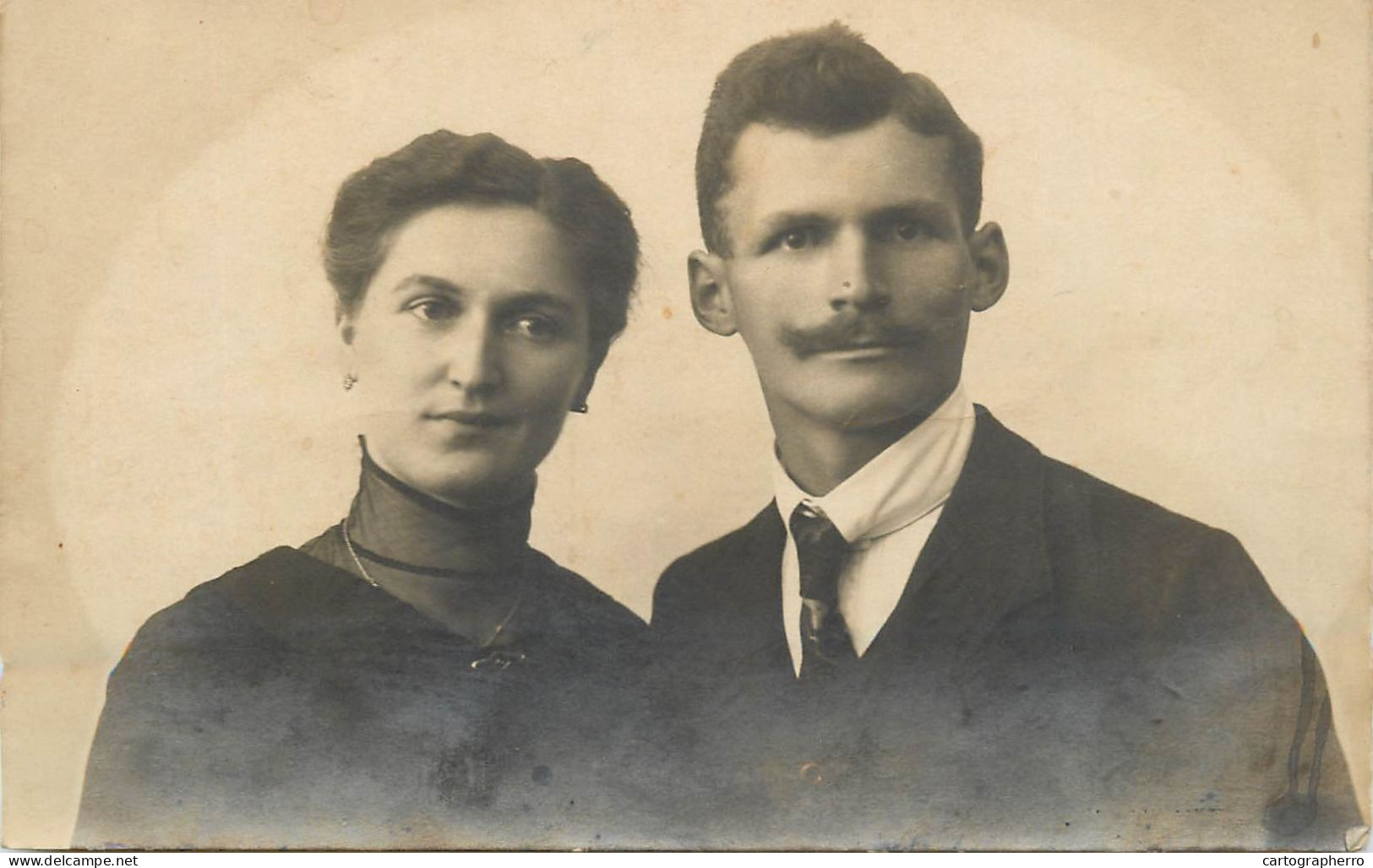 Annonymous Persons Souvenir Photo Social History Portraits & Scenes Elegant Couple - Photographs