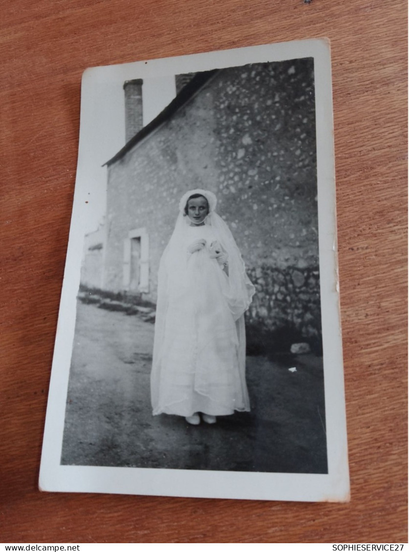 560 //  PHOTO ANCIENNE 11 X 7 CMS / COMMUNIANTE - Anonyme Personen