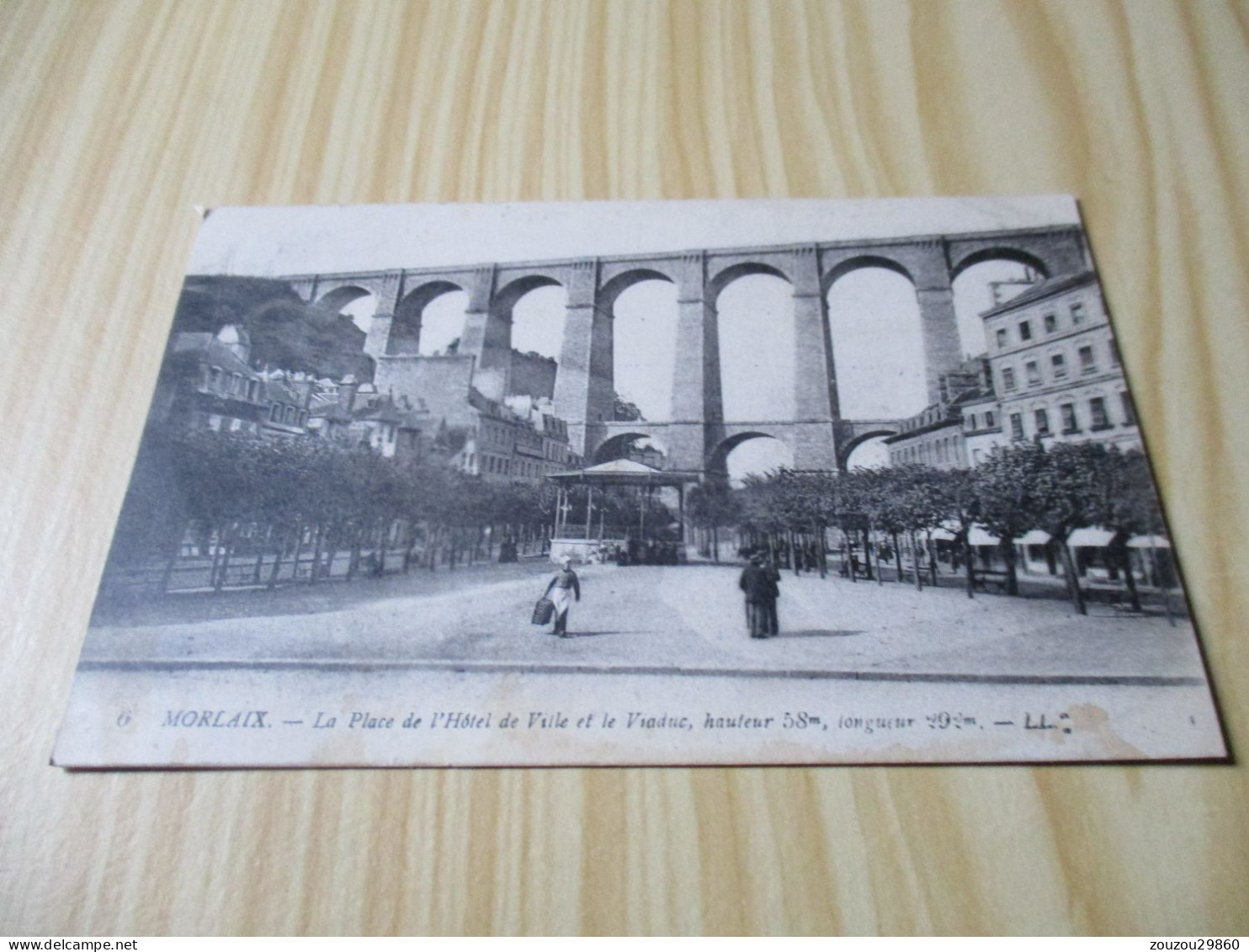 CPA Morlaix (29).La Place De L'Hôtel De Ville Et Le Viaduc - Carte Animée. - Morlaix