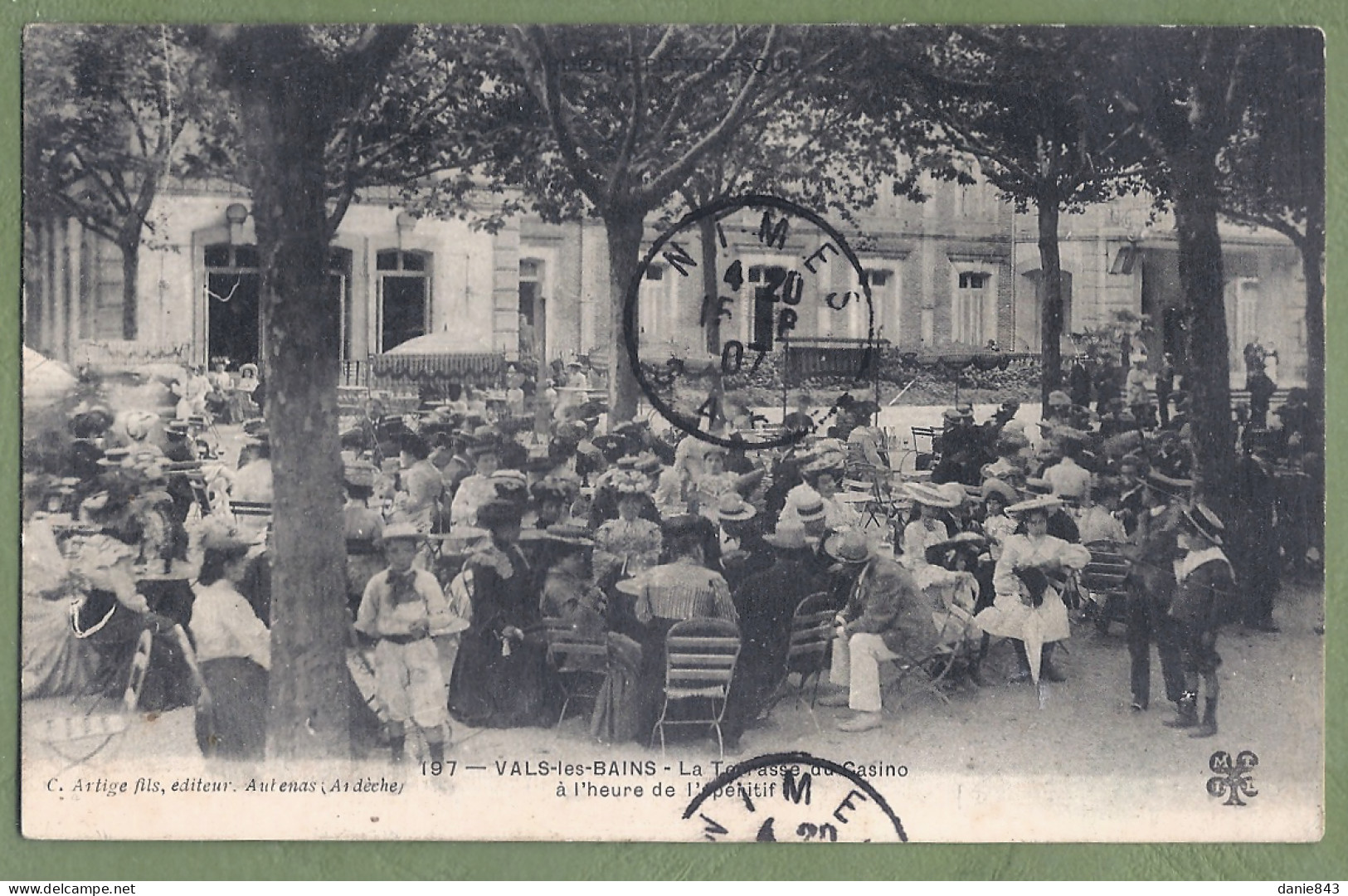 CPA - ARDECHE - VALS LES BAINS -  LA TERRASSE DU CASINO A L'HEURE DE L'APÉRITIF - Grosse Animation - Vals Les Bains