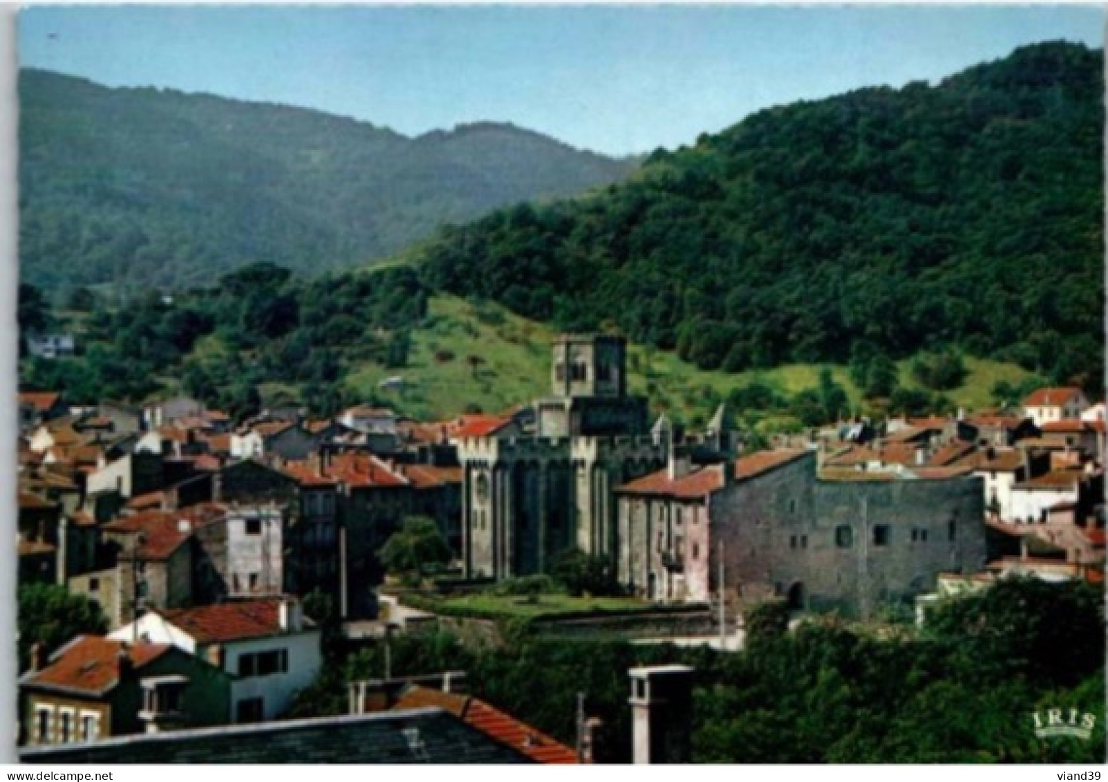 ROYAT.  -  L'église Fortifiée ( XIe S.) Et Royat-Haut. .   -   Non Circulée. - Royat