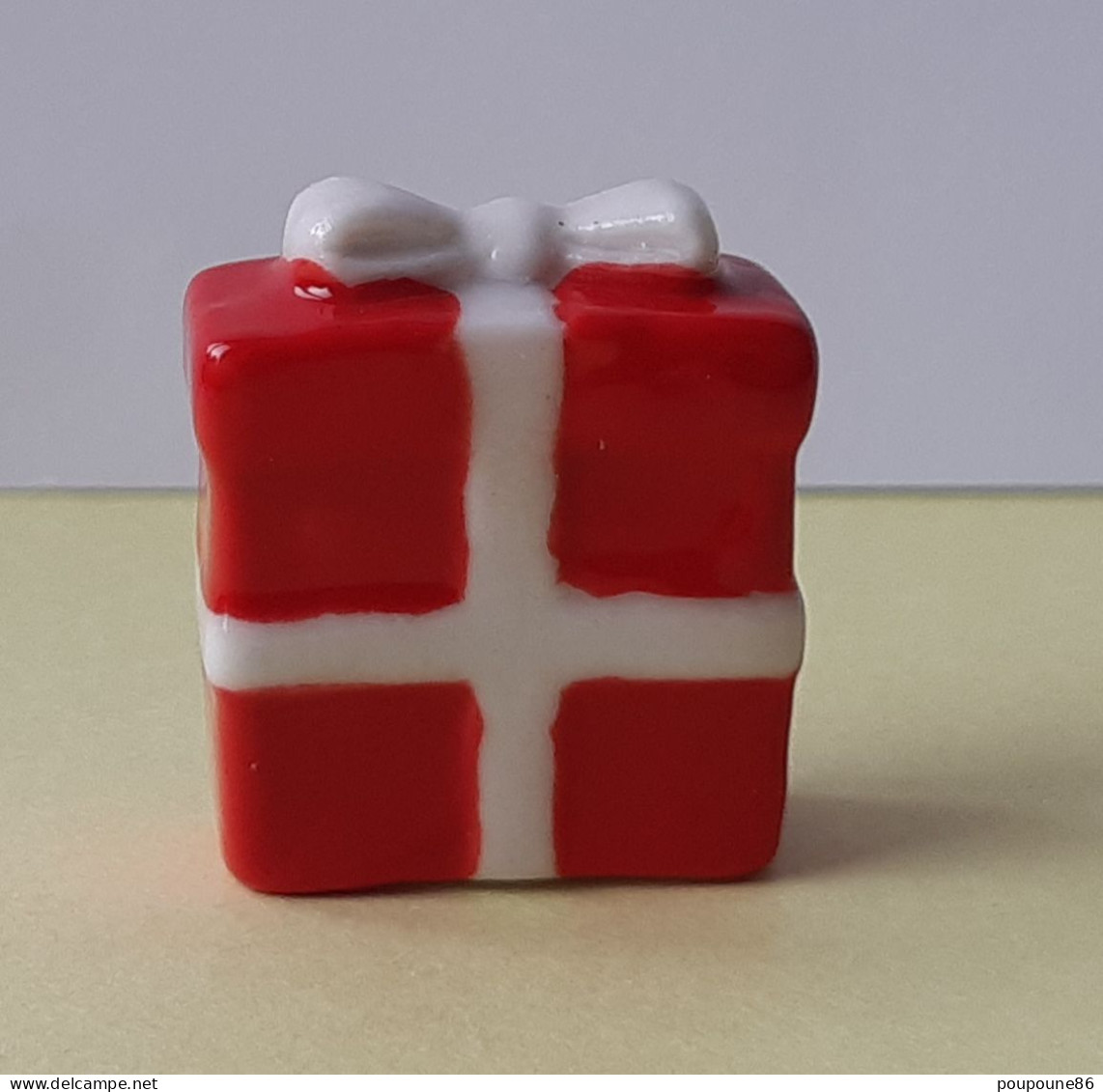 FEVE - FEVES -  "NETTO NOEL 2022" - CADEAU  ROUGE ET BLANC - - Sonstige & Ohne Zuordnung