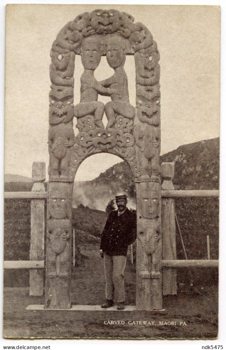 NEW ZEALAND : CARVED GATEWAY, MAORI PA - New Zealand