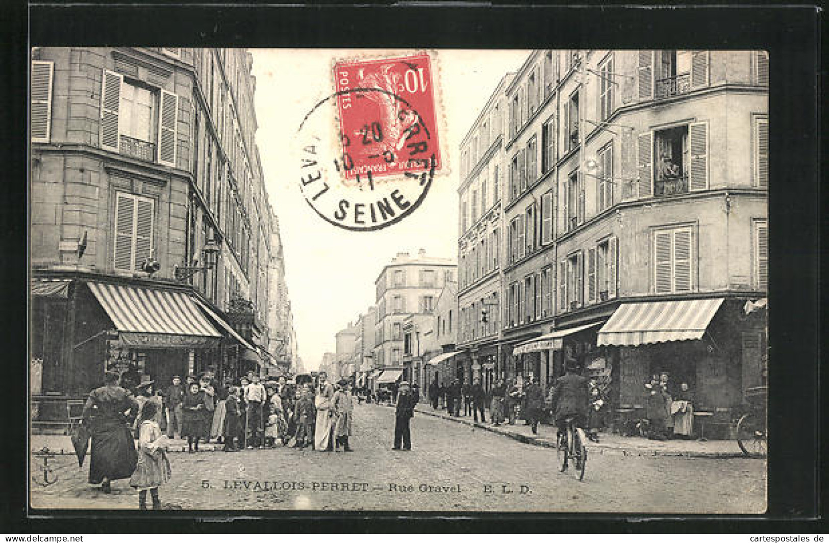 CPA Levallois-Perret, Rue Gravel, Commerces Et Des Passants  - Levallois Perret