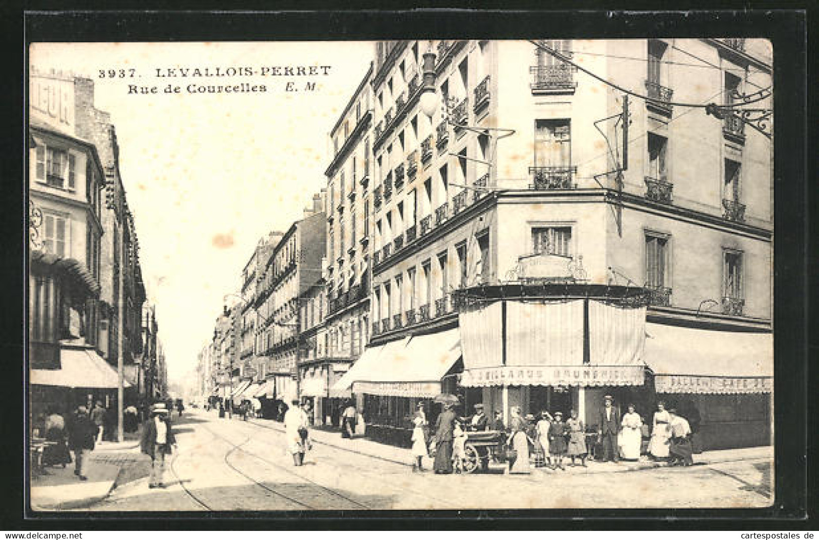 CPA Levallois-Perret, Rue De Courcelles, Vue De La Rue  - Levallois Perret