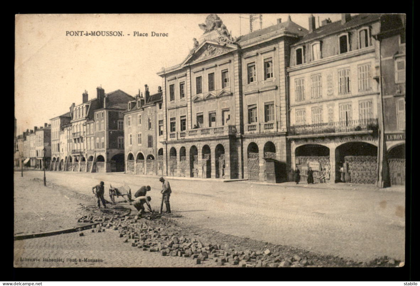 54 - PONT-A-MOUSSON - PLACE DUROC - OUVRIERS AU TRAVAIL - Pont A Mousson