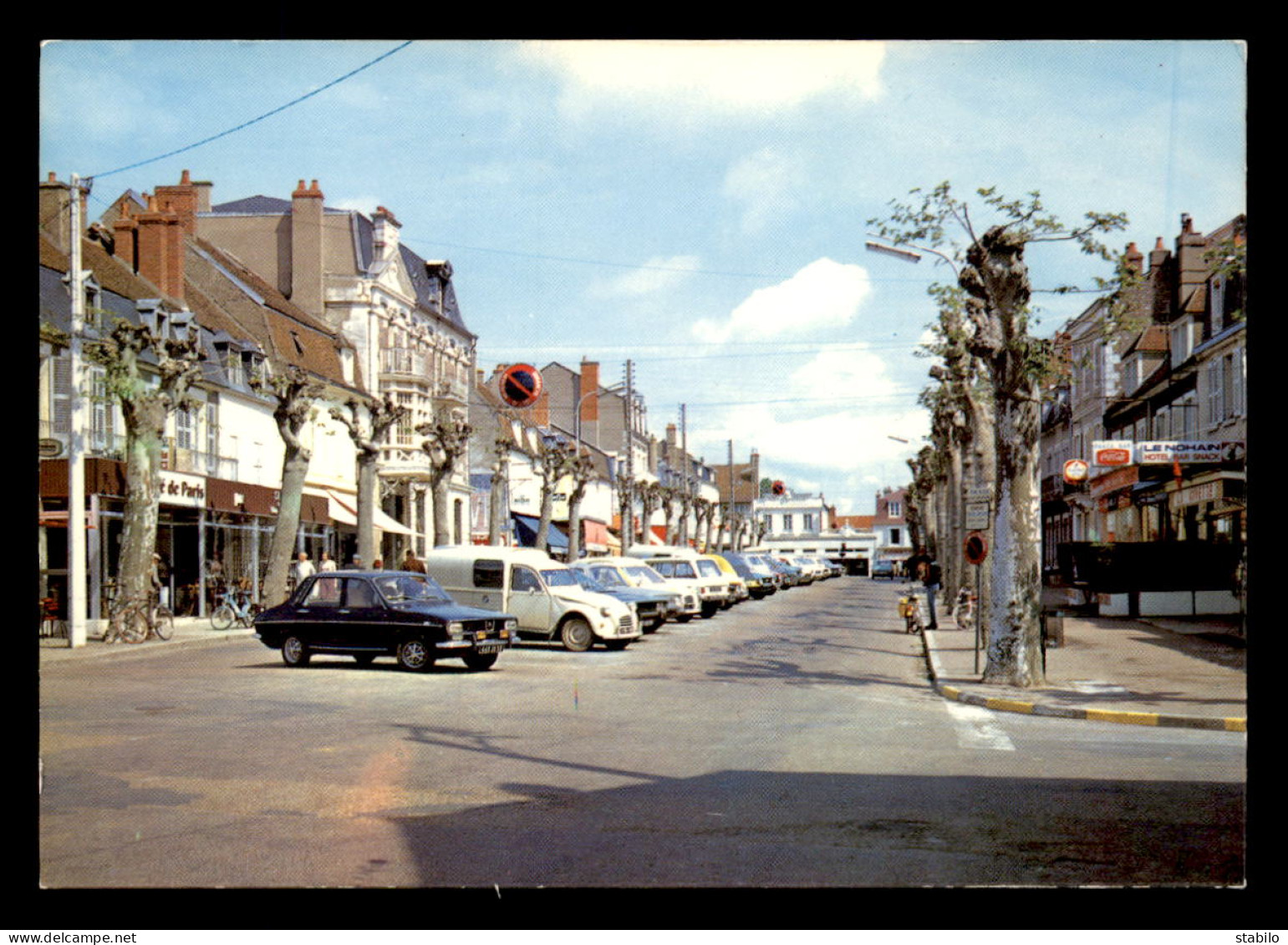 58 - COSNE-SUR-LOIRE - BOULEVARD DE LA REPUBLIQUE - AUTOMOBILES - Cosne Cours Sur Loire