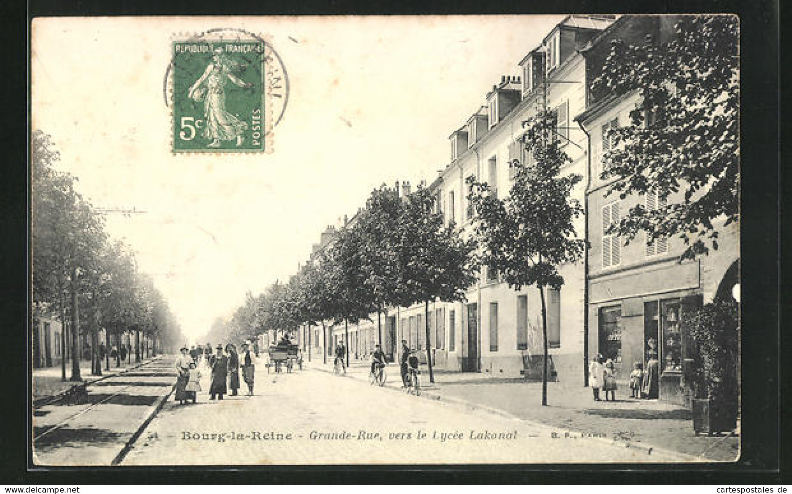 CPA Bourg-la-Reine, Grande-Rue, Vers Le Lycée Lakanal  - Bourg La Reine